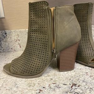 Womens bootie sz-7.5